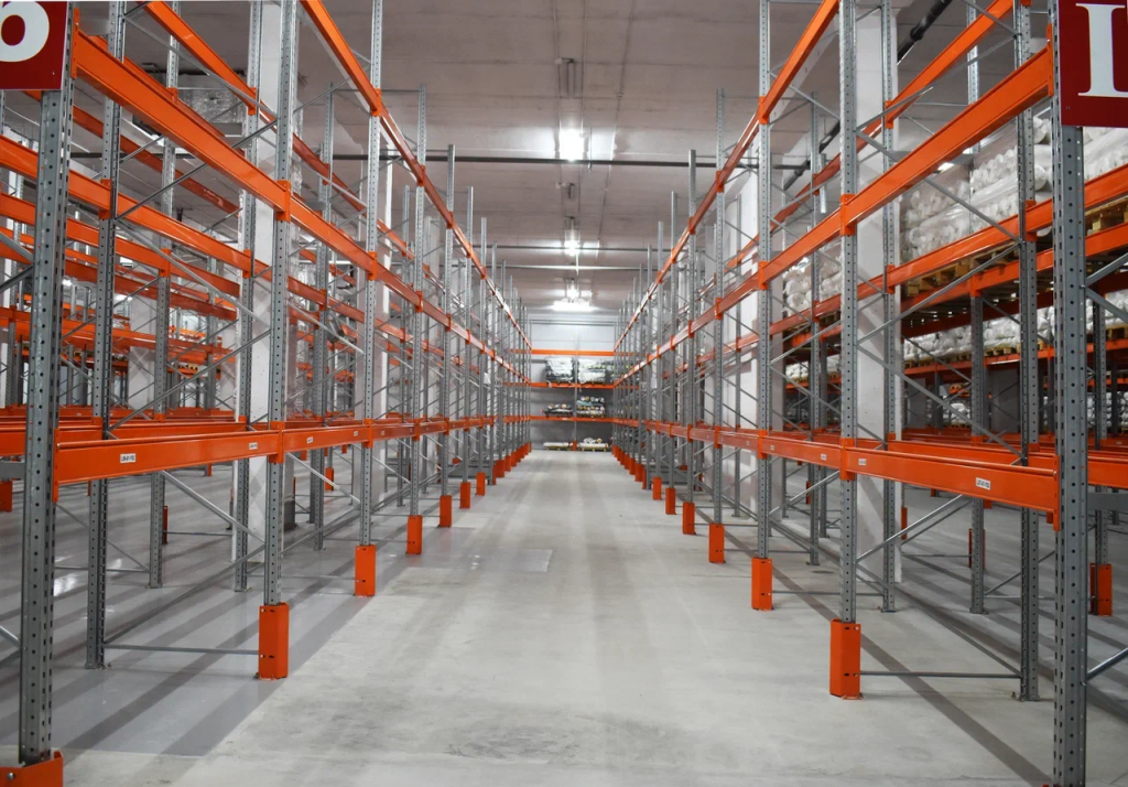 паллеты на складе